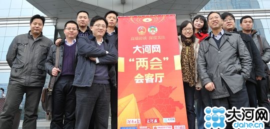 报道小组合影