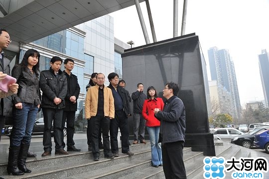 报道小组合影