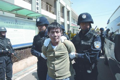 1日下午，昆明市中级人民法院对糯康等4名湄公河惨案罪犯执行死刑，图为糯康被押赴刑场。