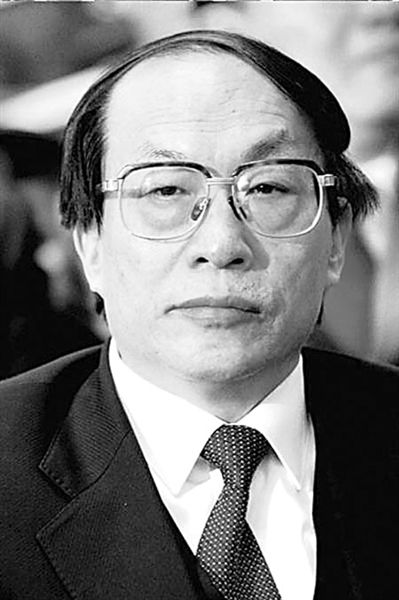 刘志军60岁，曾任铁道部部长、党组书记。北京市检察院第二分院指控其涉嫌受贿罪（收受财物折合人民币共计6460.54万元）、滥用职权罪