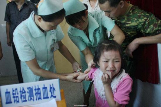 环境污染损害频发，环境污染害赔偿需要及时跟进，全国“两会”代表、委员们对这一问题的关注将有利于破解这一难题。