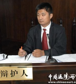 北京死刑辩护律师谢通祥在法院开庭