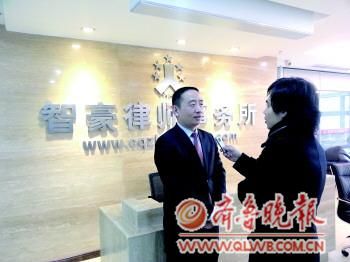 赵红霞的辩护律师、重庆智豪律师事务所主任张智勇接受本报记者采访。　　本报特派记者　刘德峰　摄
