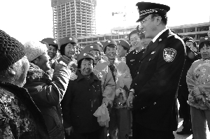 践行党的群众路线 专群结合严打刑事犯罪创建平安稳定环境 有力回应人民群众期待