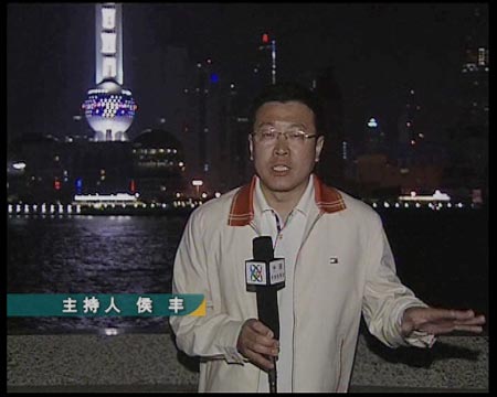 中国法治报道5月5日节目：撒贝宁体验武汉轮渡