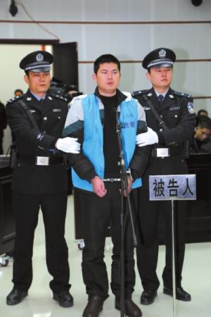 昨天，胡平在一审宣判现场。新华社发
