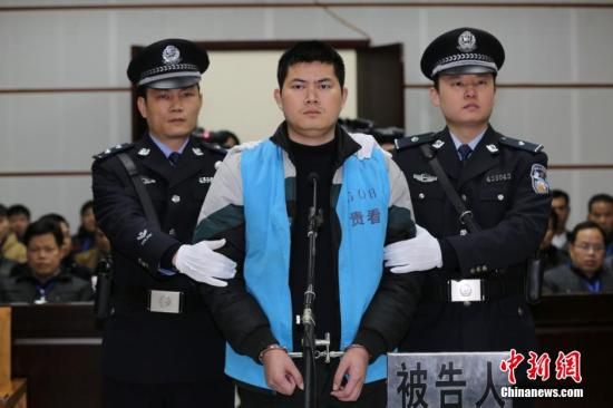 图为胡平受审现场。费文彬 摄