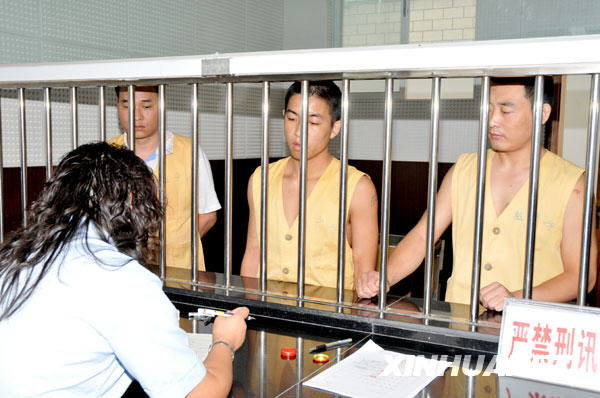 8月14日，张厚华、张涛、普华永等三名被告在看守所内接受宣判。当日，昆明市中级人民法院对发生在晋宁县看守所的故意伤害案作出一审判决，对在看守所内故意伤害致李荞明死亡的张厚华、张涛、普华永三人分别判处无期徒刑和有期徒刑。